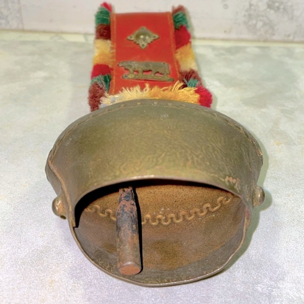 Swiss Cowbell Solid Engraved Brass Embellishments Fringed Leather Strap Vintage - Picture 3 of 8